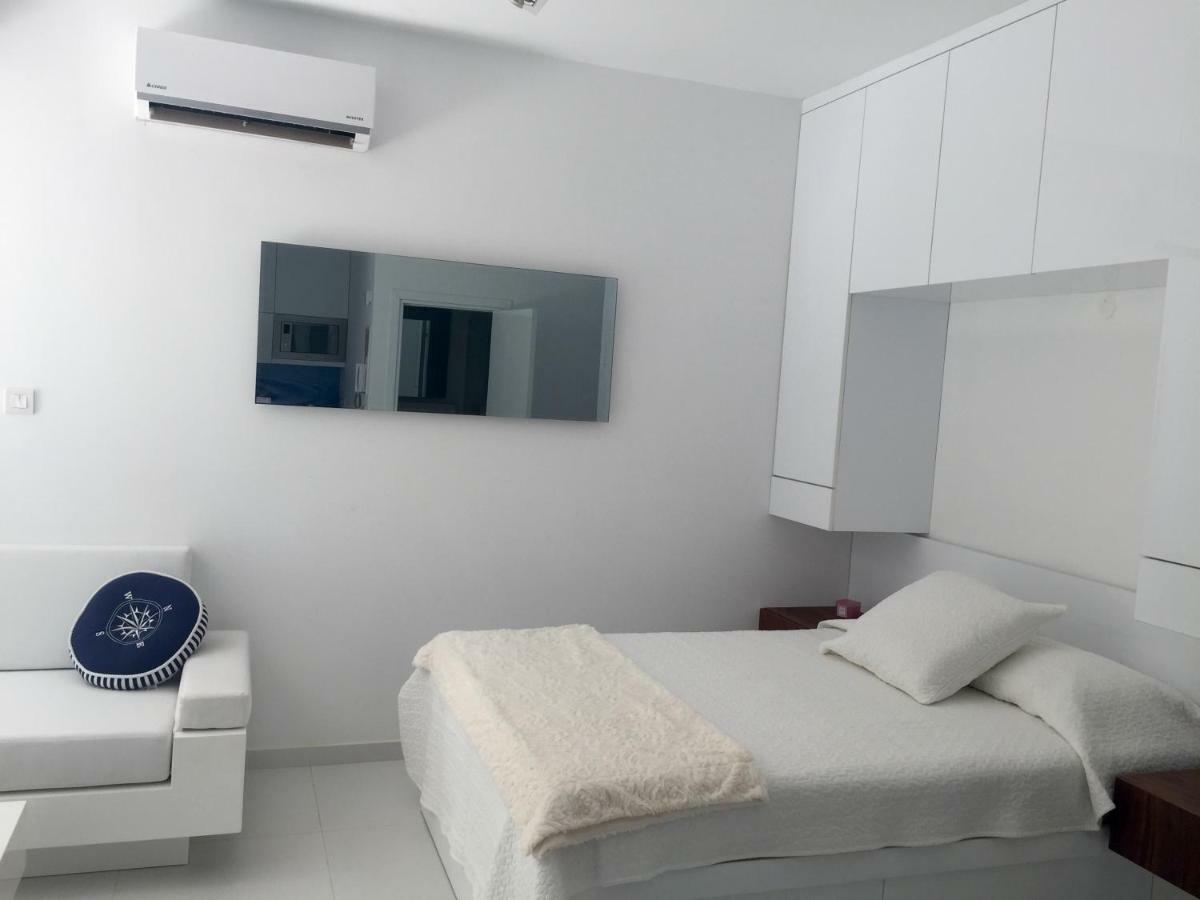 Modern Seaview Beach Studio Лімасол Екстер'єр фото