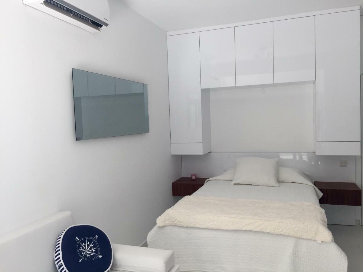 Modern Seaview Beach Studio Лімасол Екстер'єр фото